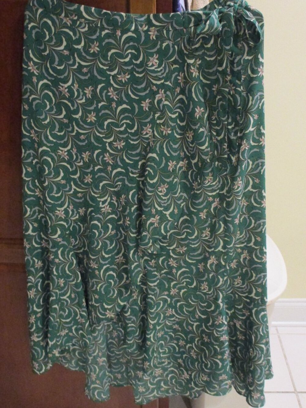 Women's Green Floral Max Studio Maxi Skirt Size L